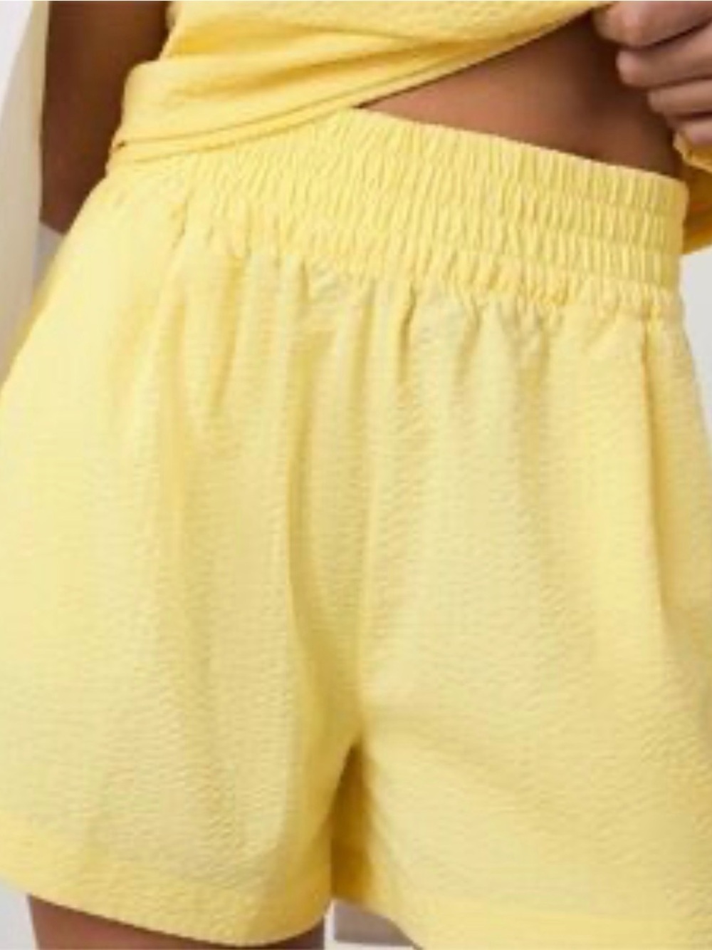 Vuori High Waist Women's Shorts in Yellow